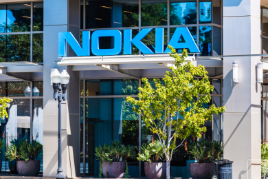 Квартальная чистая прибыль Nokia снизилась в 1,5 раза