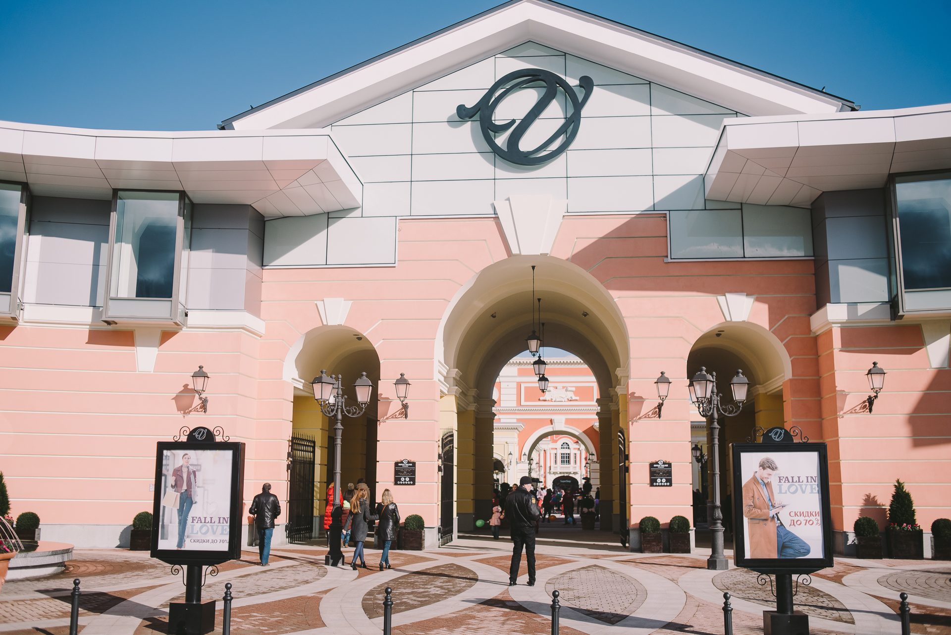 Аутлет спб. Outlet Village Pulkovo в Санкт-Петербурге. Пулковское шоссе Outlet Village. Пулково торговый комплекс аутлет. ТЦ Outlet Village Пулково.