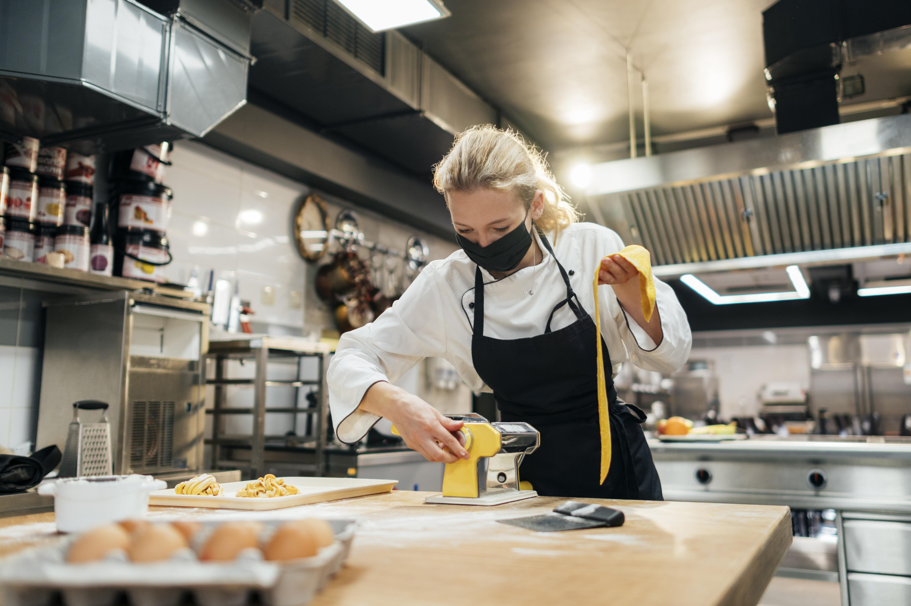 Рядом с аэропортом Шереметьево появится фабрика-кухня от Mr. Food – Новости  ритейла и розничной торговли | Retail.ru