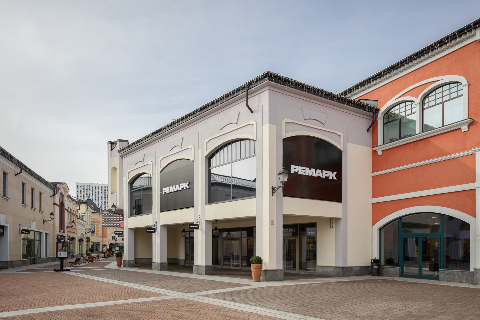 22 апреля универмаг «Ремарк» торжественно откроется в Outlet Village «Белая  Дача» – Новости ритейла и розничной торговли | Retail.ru