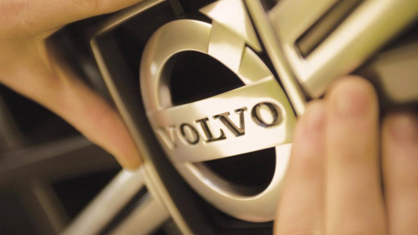 Кому принадлежит компания volvo