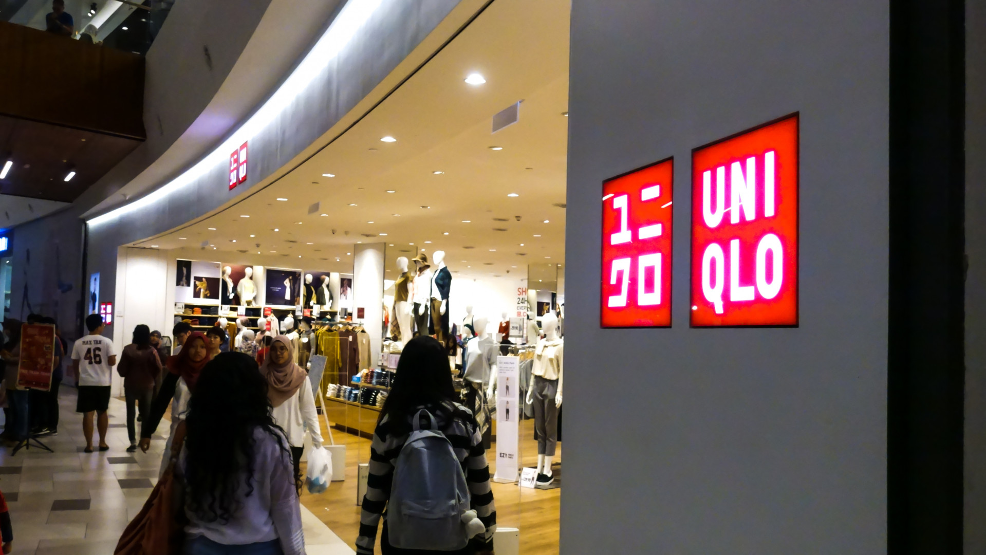 Uniqlo, jazimsenpai/shutterstock.com