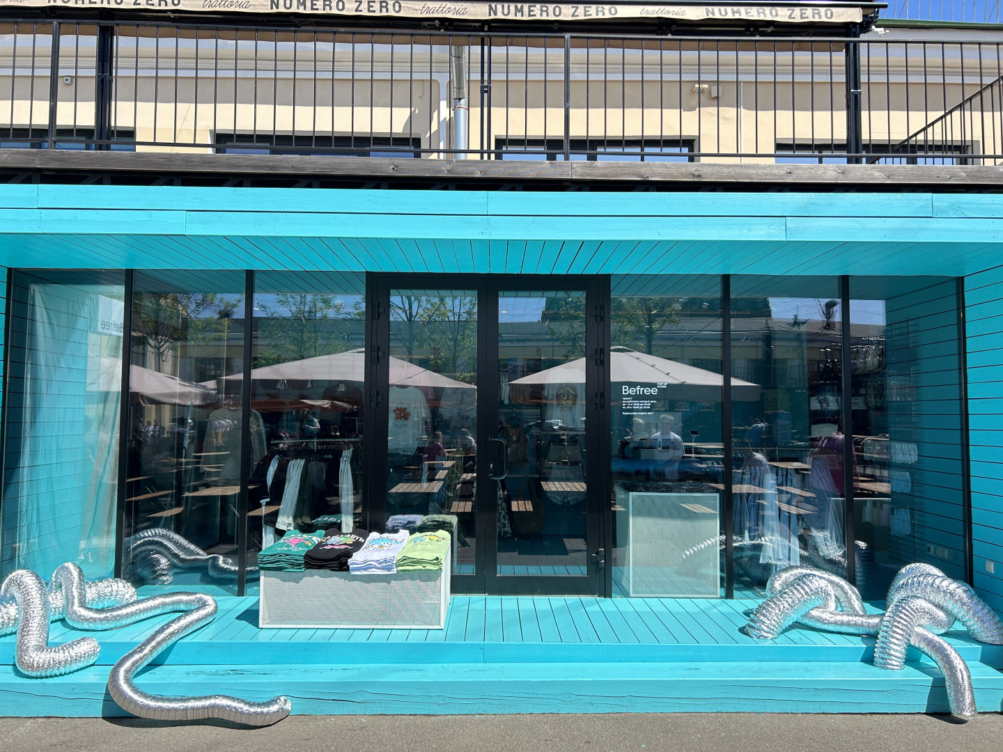 Источник: Befree из новости "Befree открыли первый pop-up магазин на Василеостровском рынке" от 14.06.2024